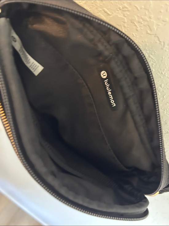 lululemon bag with gold zipper Vegas Golden Knights Crossbody Camera Everywhere Belt Bag Large 2L